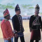 Foto: Tafdil dan Burhanuddin nampak akrab saat pelaksanaan HUT Ke-20 Bombana, Foto: Jamil