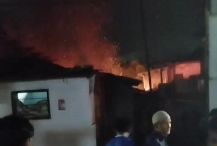 Drama Malam Tahun Baru: Api Lahap Rumah di Makassar