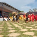 Foto: Tari Kolosal Mebubu dipersembahkan di ajang pembukaan Festival Ranokomea Tahun 2023 di Kecamatan Poleang Barat, Kabupaten Bombana, Foto: Jamil