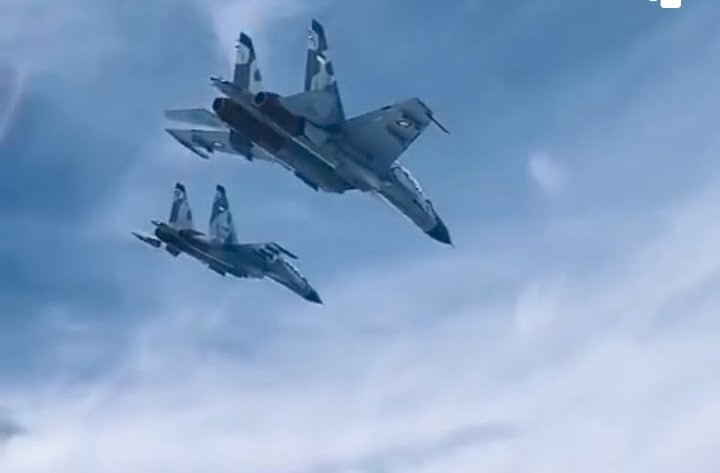 Screenshot_2024-01-18-19-59-07-80_a23b203fd3aafc6dcb84e438dda678b6 Pesawat TNI tengah bermanuver di atas langit NKRI (Foto: FB Kemenhan)