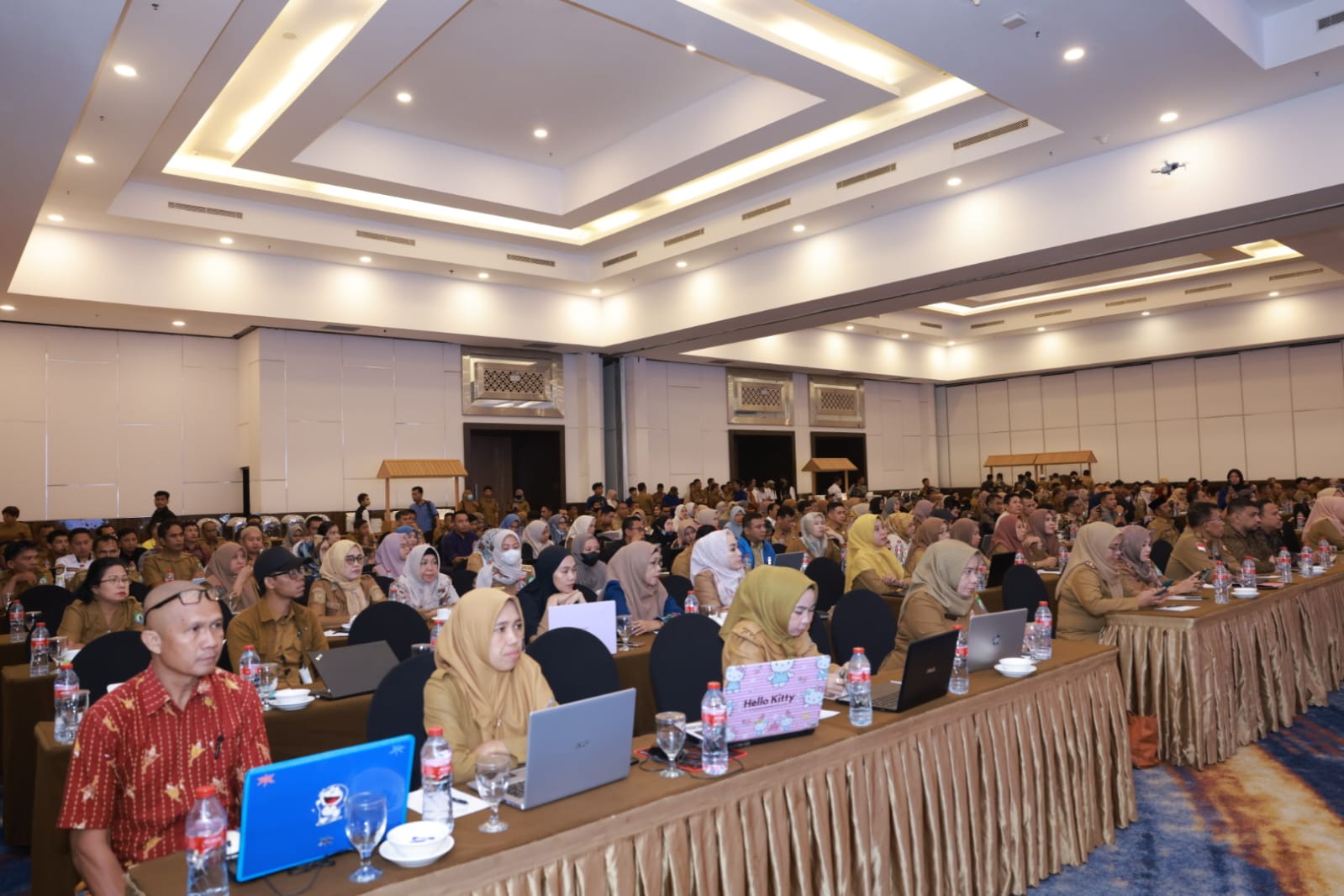 IMG-20240507-WA0056 Para pejabat pengelola keuangan lingkup Pemkab Bombana tengah mengikuti bimbingan teknis penatausahaan SIPD-RI di salah satu Hotel Kota Kendari, Selasa (7/5/2024)